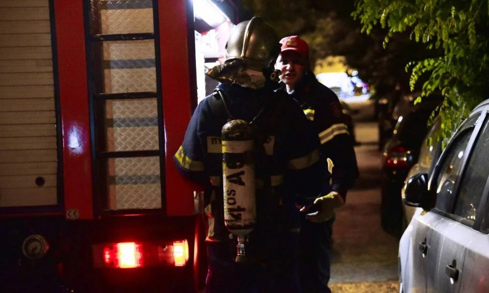 Δήμαρχος Αρτέμιδας για τη φωτιά: Εξετάζουμε το ενδεχόμενο εμπρησμού – Ο κίνδυνος από τα ακαθάριστα οικόπεδα